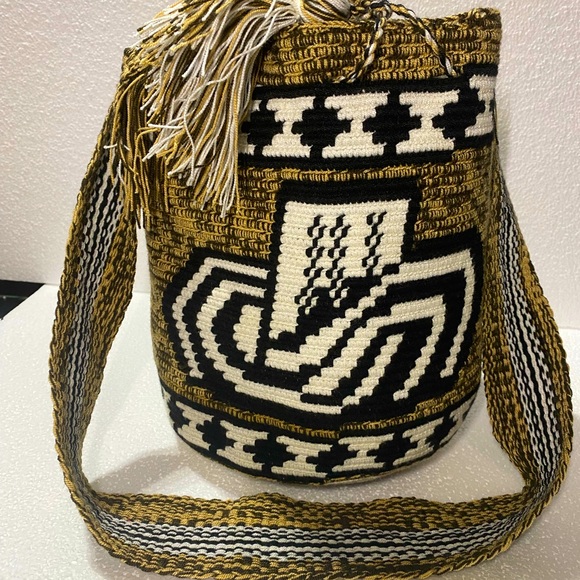 Authentic Wayuu mochila - Picture 1 of 4